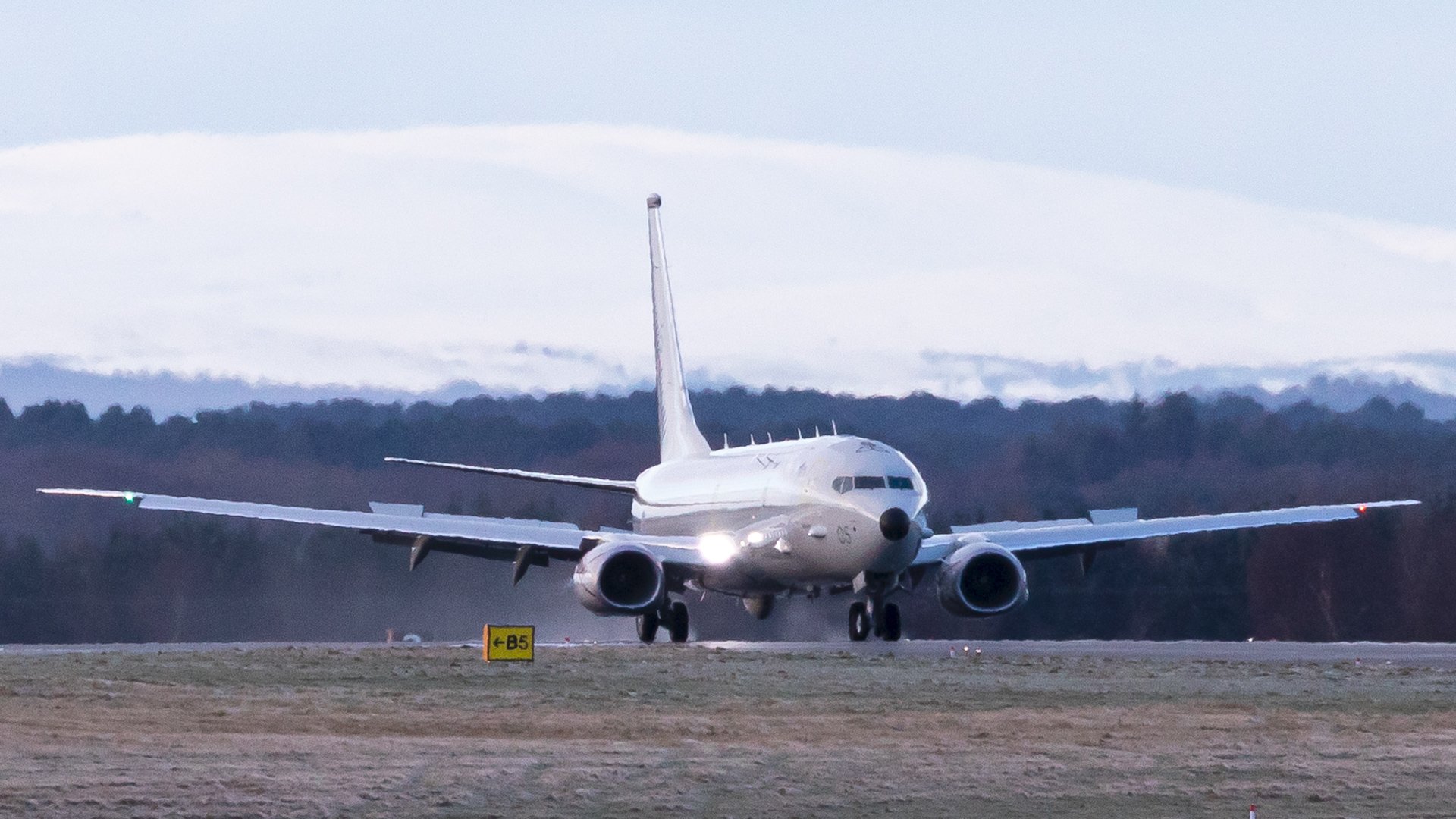 Fifth PA8 Poseidon aircraft touching down at RAF Lossiemouth for the first time from Seattle, US 020221 CREDIT MOD