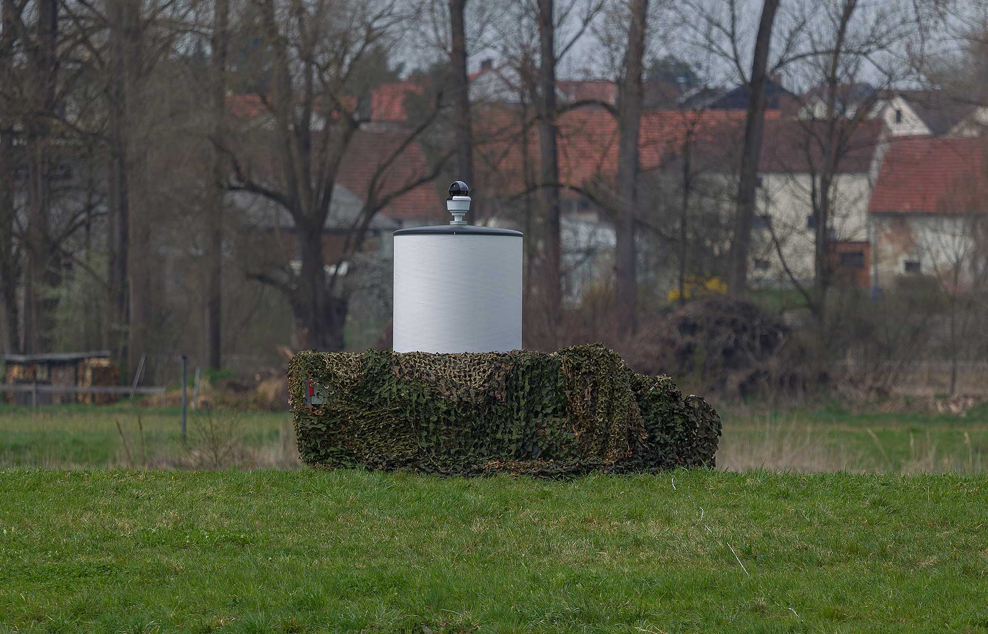 ELVIRA drone detection radar integrated in the Guardian Modular Drone Defence System, deployed in a field